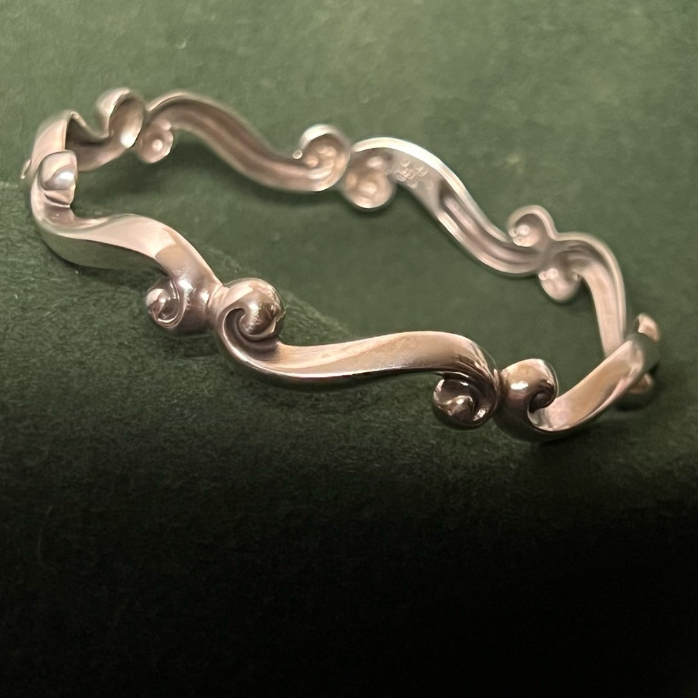 James Avery Sculpted Scroll/Wave Sterling Silver Bangle Bracelet EUROPA